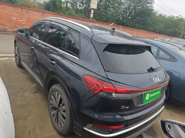 Audi Q4 e-tron — Фото автомобиля 4