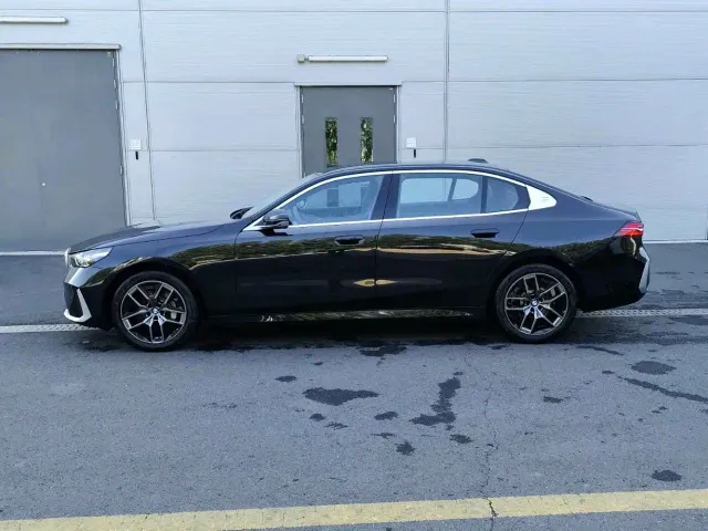 BMW 5 Series — Фото автомобиля 10