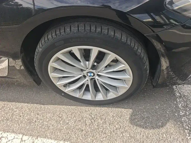 BMW 5 Series — Фото автомобиля 11