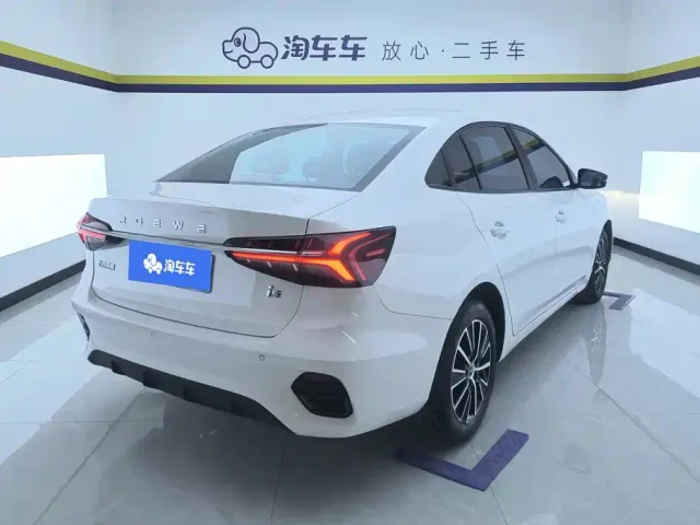 Roewe i5 — Фото автомобиля 3