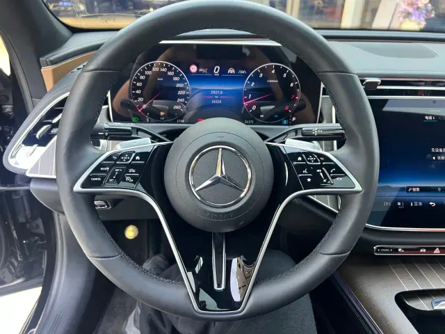 Mercedes-Benz E-Class — Фото автомобиля 7