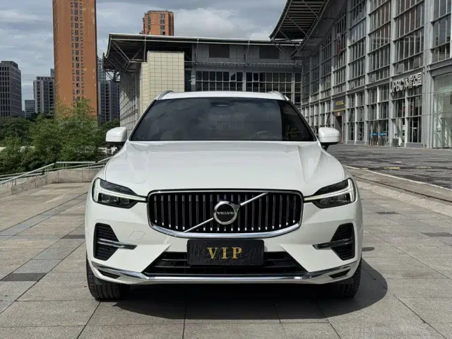 Volvo XC60 — Фото автомобиля 2