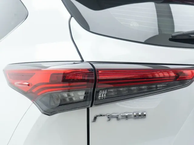 Toyota Highlander — Фото автомобиля 19
