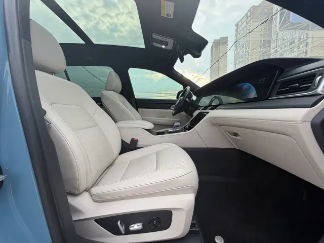 Li Auto ONE — Фото автомобиля 19