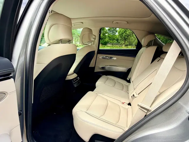 Genesis GV70 — Фото автомобиля 9