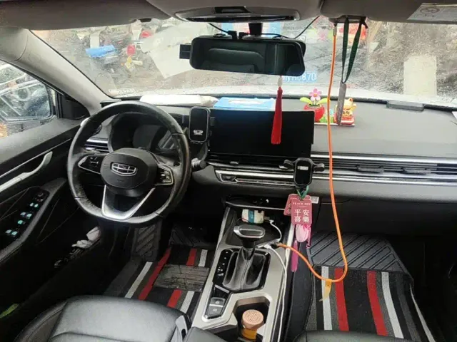 Geely Emgrand — Фото автомобиля 11