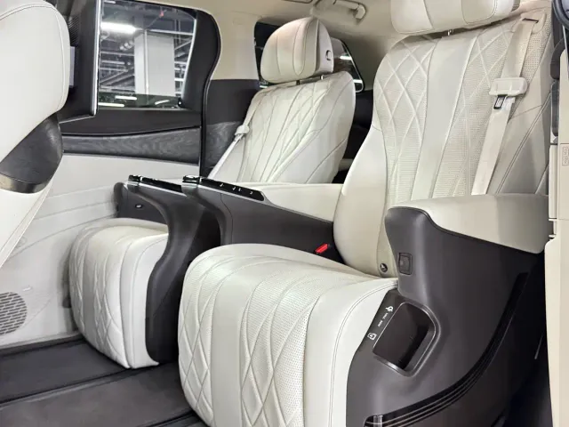 Denza D9 — Фото автомобиля 13