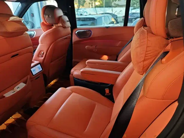 Lynk & Co 900 — Фото автомобиля 16