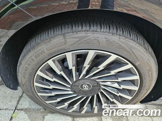 Hyundai Grandeur GN7 — Фото автомобиля 5