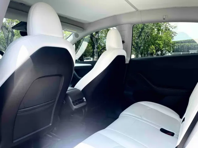 Tesla Model Y — Фото автомобиля 8