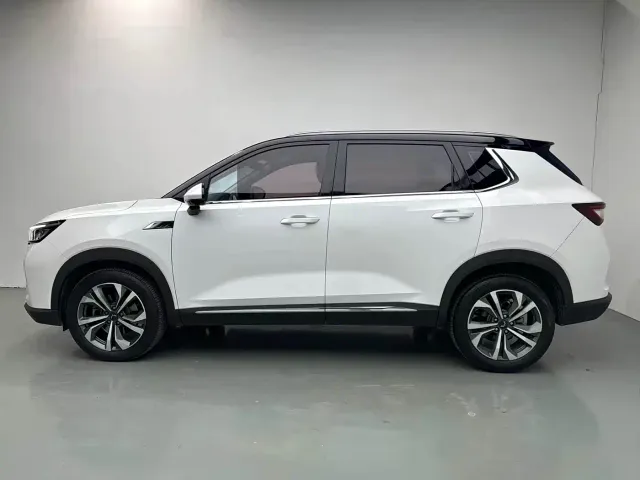 Wuling Asta — Фото автомобиля 3