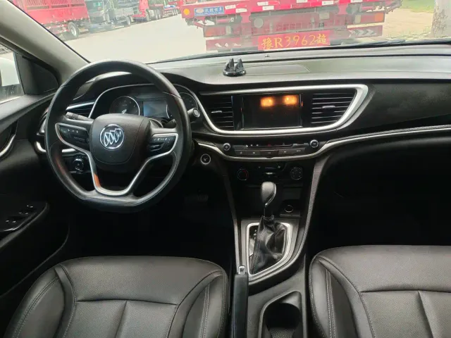 Buick Excelle — Фото автомобиля 4