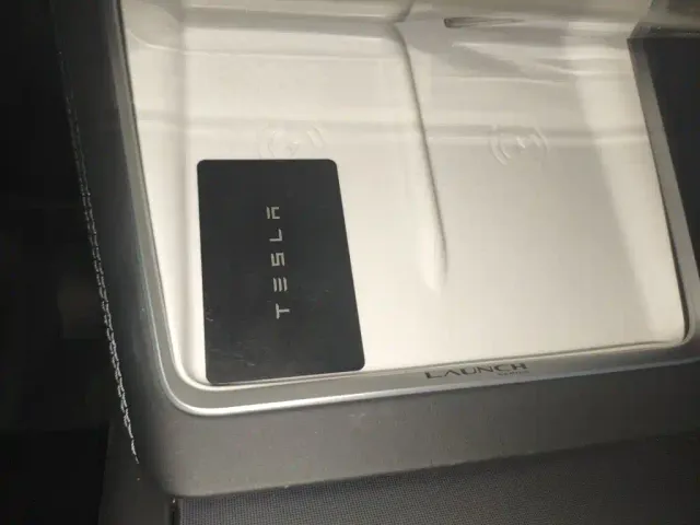 Tesla Model Y — Фото автомобиля 11