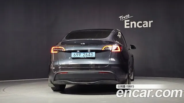 Tesla Model Y — Фото автомобиля 4