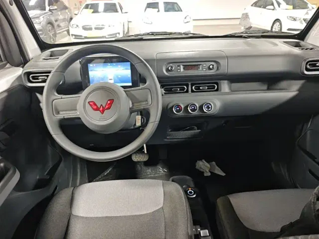 Wuling Zhiguang NEV — Фото автомобиля 9