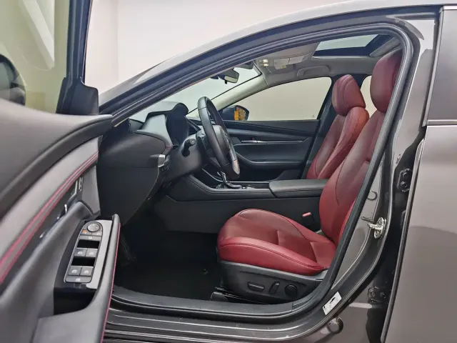 Mazda Axela — Фото автомобиля 14
