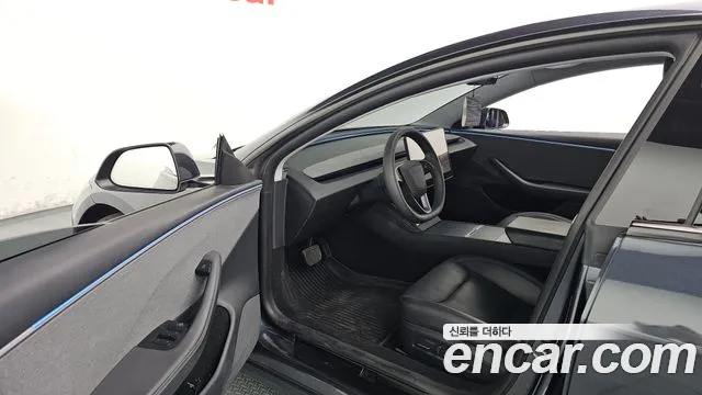 Tesla Model 3 — Фото автомобиля 10