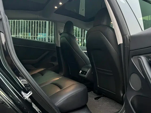 Tesla Model 3 — Фото автомобиля 20