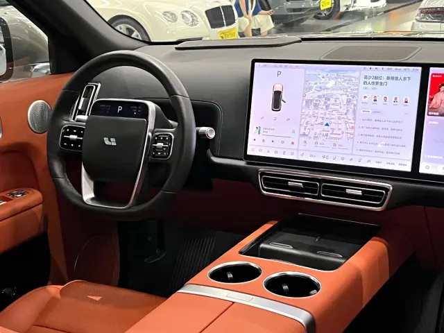 Li Auto L8 — Фото автомобиля 7