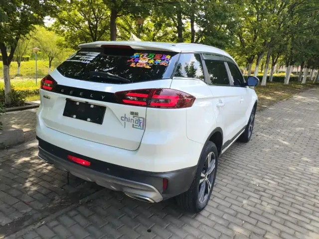 Geely Boyue — Фото автомобиля 6