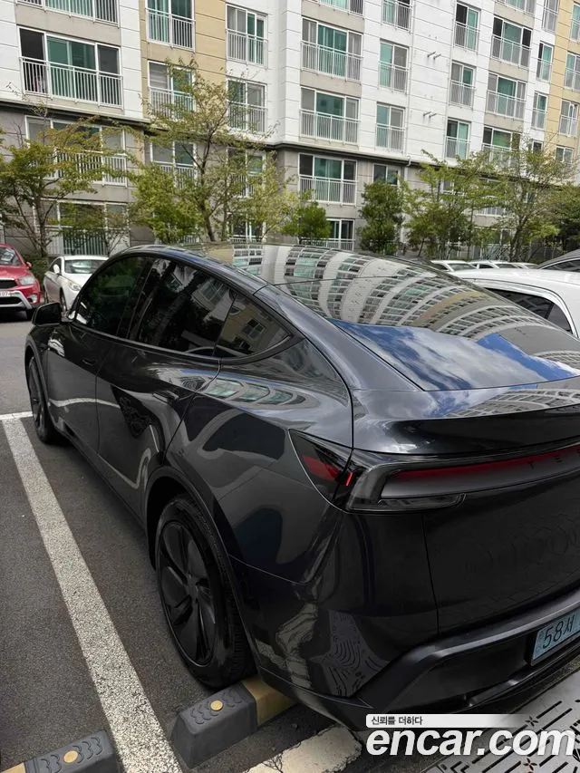 Tesla Model Y — Фото автомобиля 6