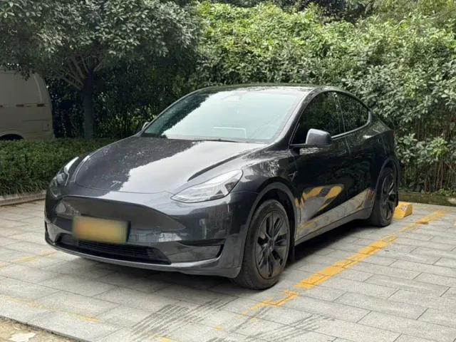 Фотография автомобиля — Tesla Model Y