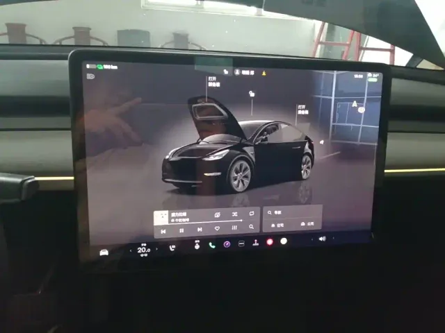 Tesla Model Y — Фото автомобиля 12