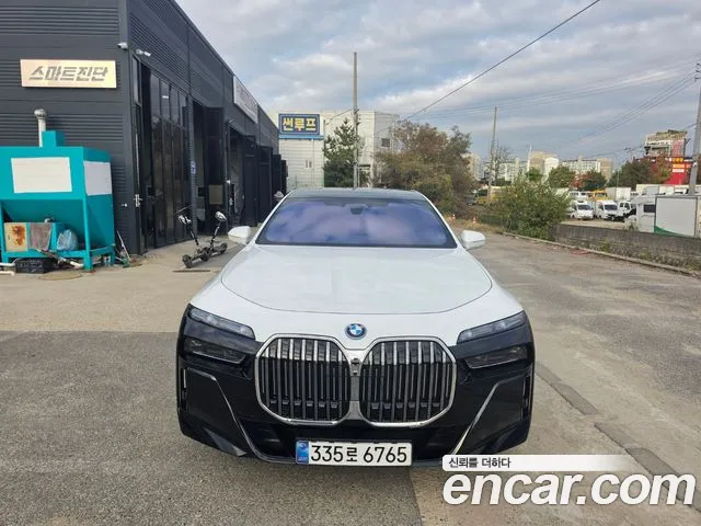 Фотография автомобиля — BMW 7 Series G70