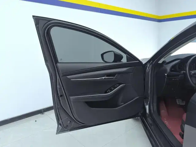 Mazda Axela — Фото автомобиля 7