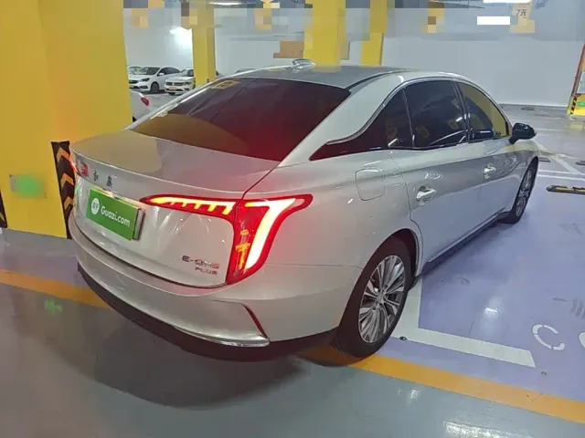 Hongqi E-QM5 — Фото автомобиля 6