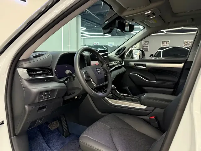 Toyota Highlander 2026 2.5L Smart Hybrid 4WD Ultimate 7-Seater — Фото автомобиля 6