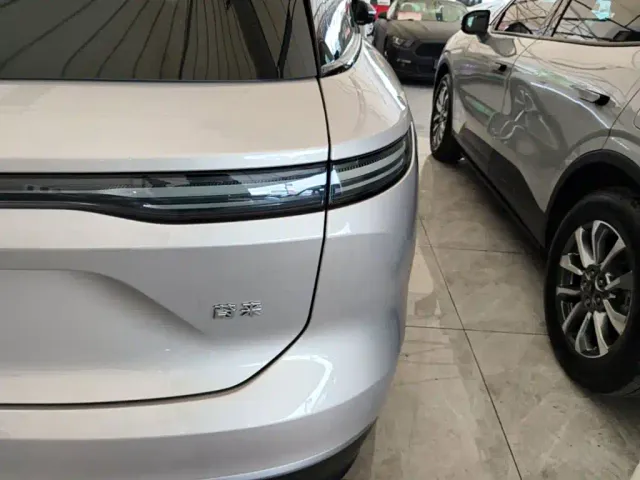 Nio ES8 — Фото автомобиля 7