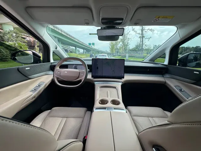 Xpeng X9 — Фото автомобиля 18