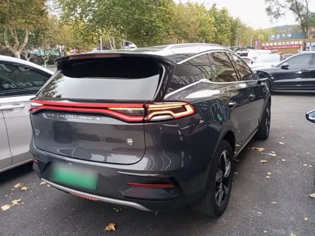 BYD Tang — Фото автомобиля 6