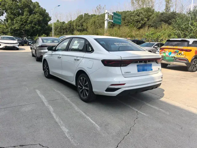 Geely Emgrand — Фото автомобиля 4