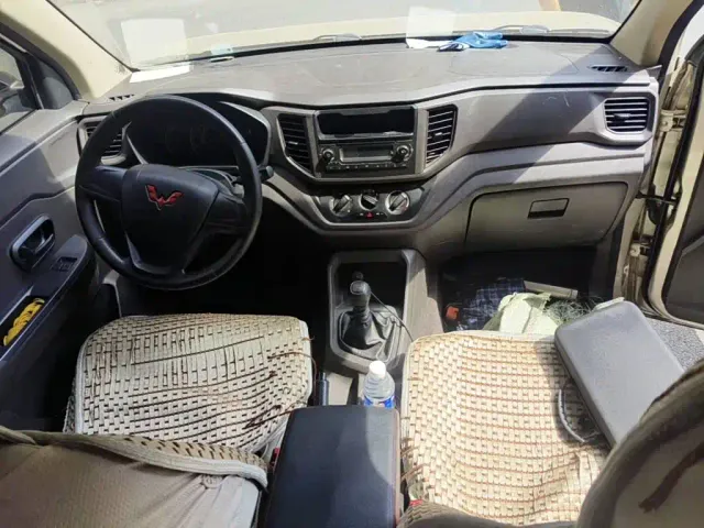 Wuling Hongguang V — Фото автомобиля 12