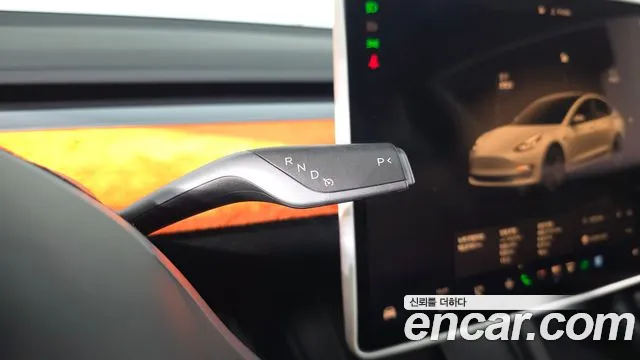 Tesla Model 3 — Фото автомобиля 12