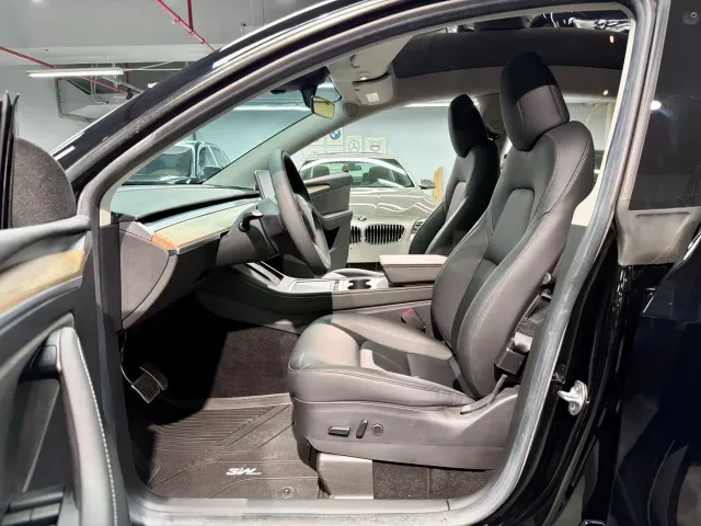 Tesla Model Y — Фото автомобиля 15