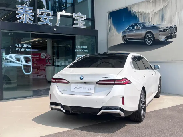 BMW i5 — Фото автомобиля 3