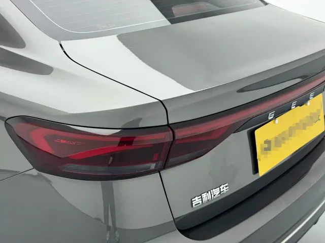 Geely Emgrand — Фото автомобиля 11