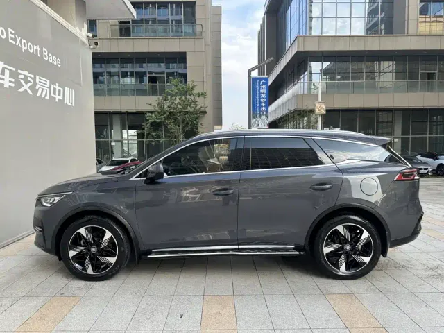 BYD Tang — Фото автомобиля 3