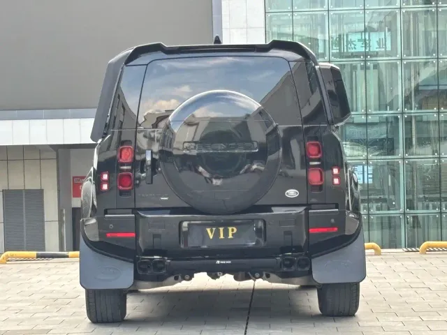 Land Rover Defender — Фото автомобиля 8