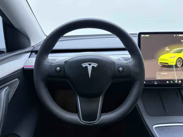 Tesla Model Y — Фото автомобиля 14