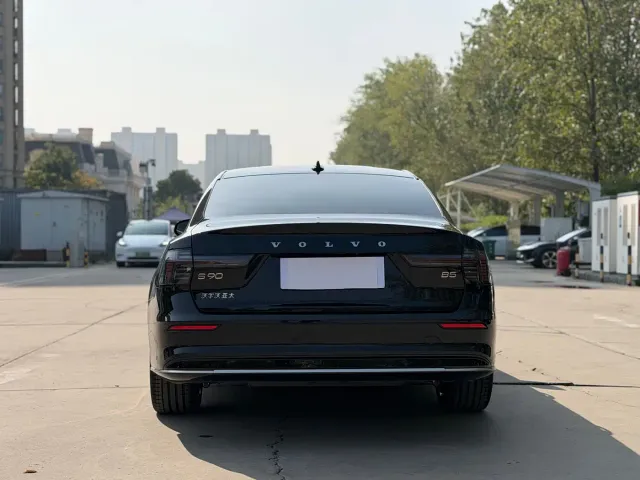 Volvo S90 — Фото автомобиля 18