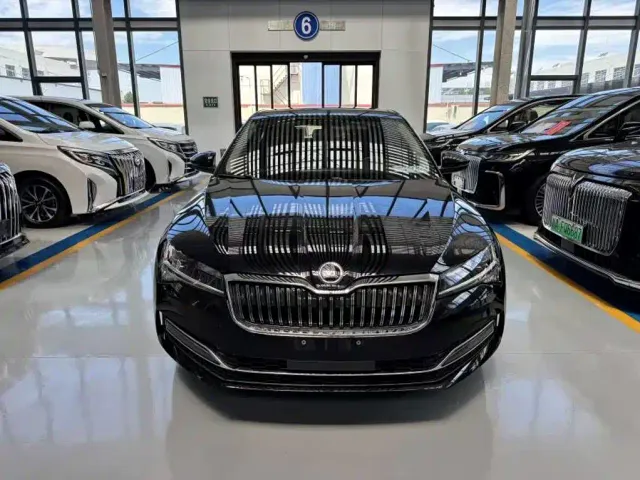 Skoda Superb — Фото автомобиля 2