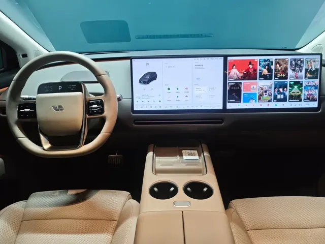 Li Auto i8 — Фото автомобиля 7