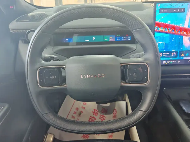 Lynk & Co 900 — Фото автомобиля 10