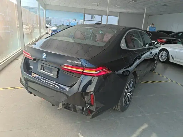 BMW i5 — Фото автомобиля 6