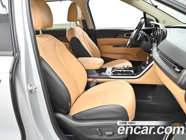 Kia Carnival Generation 4 — Фото автомобиля 5
