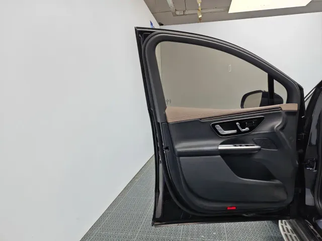 Mercedes-Benz EQE SUV — Фото автомобиля 13